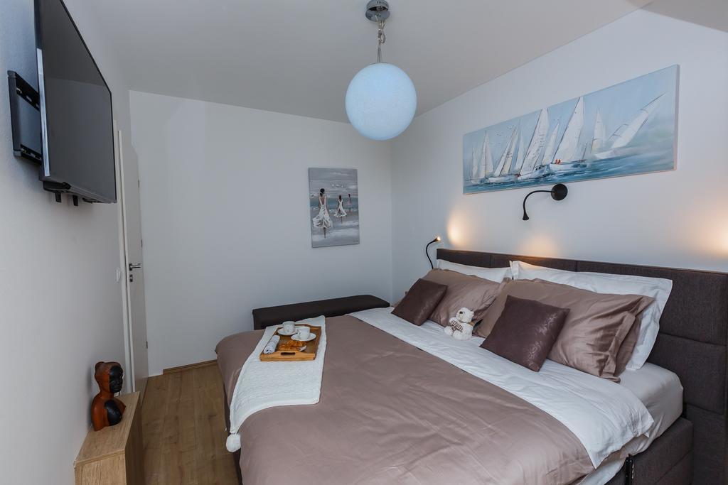 Villa Apartments Katja Trogir Ngoại thất bức ảnh