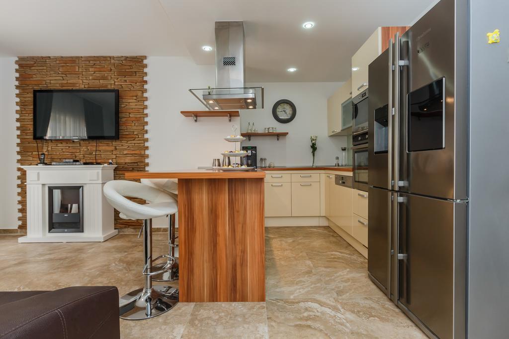 Villa Apartments Katja Trogir Ngoại thất bức ảnh