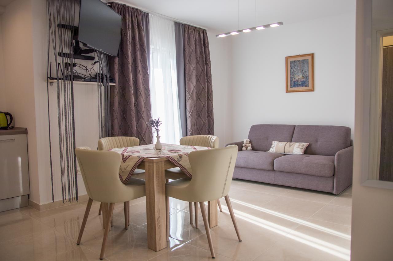 Villa Apartments Katja Trogir Ngoại thất bức ảnh