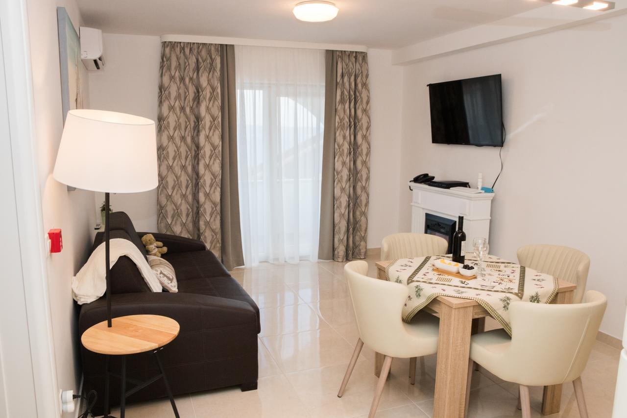 Villa Apartments Katja Trogir Ngoại thất bức ảnh